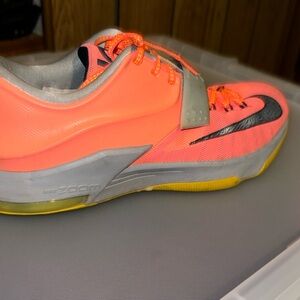Selling used extremely rare KD7 size 10.5